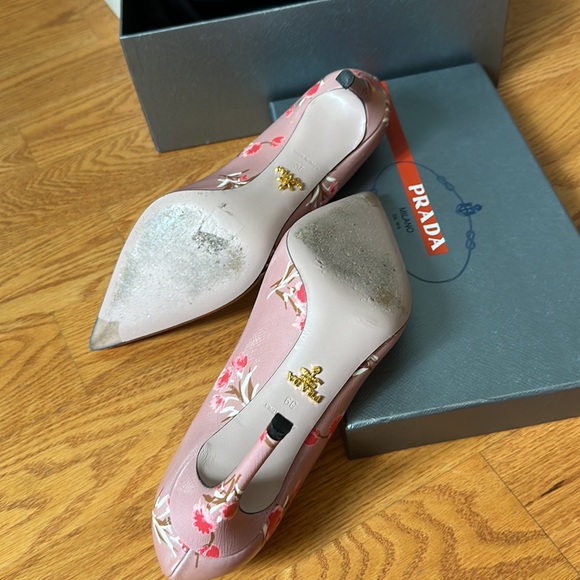 Prada leather flower pump Authentic - Picture 4 of 5